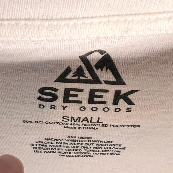 Seek. Men’s Size Small. Graphic Tee. - Picture 2 of 2
